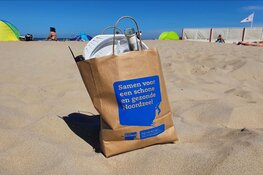 Stichting De Noordzee roept strandgangers op om ook in coronatijd het strand schoon te houden