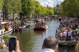 Canal Parade Pride Amsterdam in volle gang (fotoalbum)