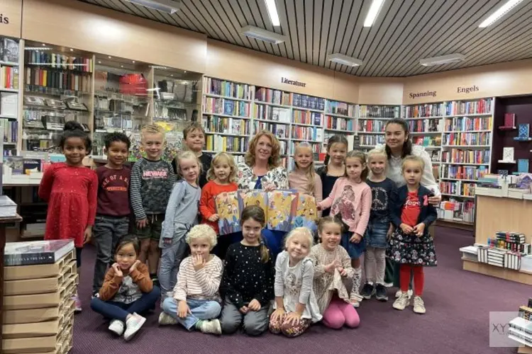 Burgemeester Carla Breuer leest voor