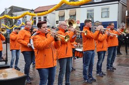 De Pretnoten openen Keukenhofseizoen in Dorpshart Lisse